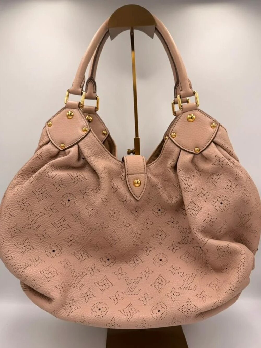 Louis Vuitton Mahina XL Hobo Blush Pink Leather Shoulder Bag - Picture 2 of 11